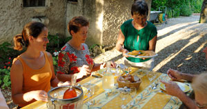 Table d'hôtes sous les arbres